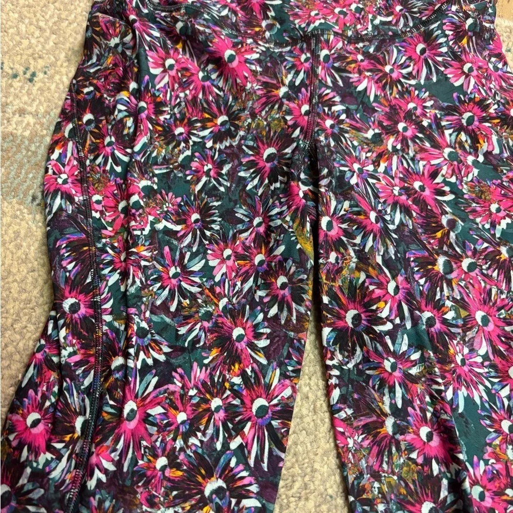Bundle Base Pace HR Fleece floral electric & Wunder Train HR Crop Camo tights